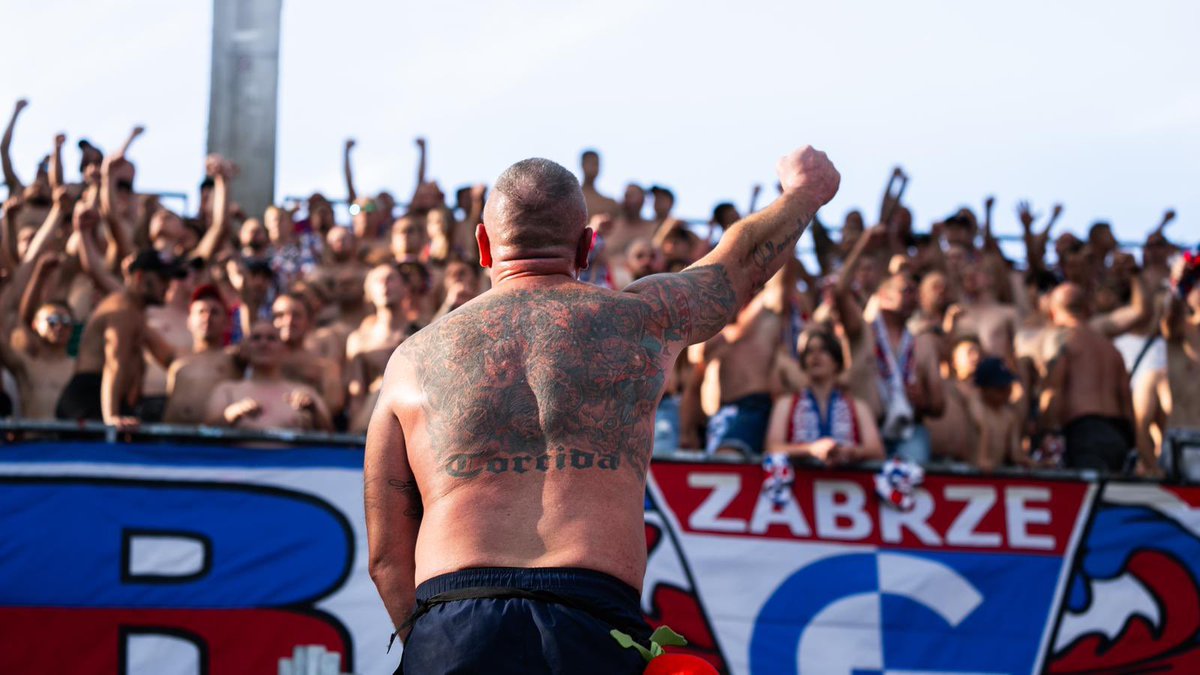 Lukas-Podolski.com tweet media