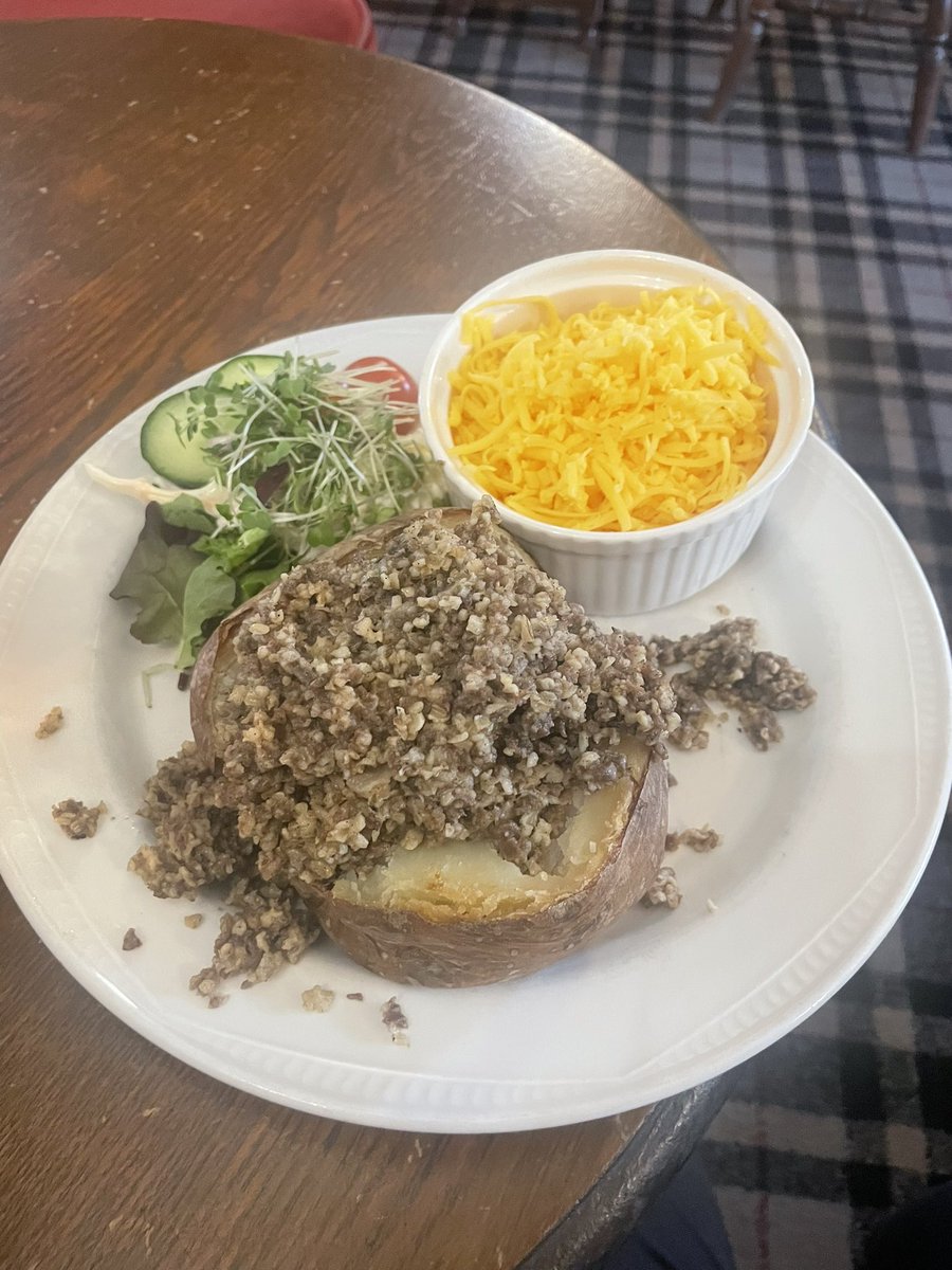 Things that go together. Haggis and cheese on a baked potato. @ScottishLabour people and @ScotCoopParty people who want #SaferHighStreets.