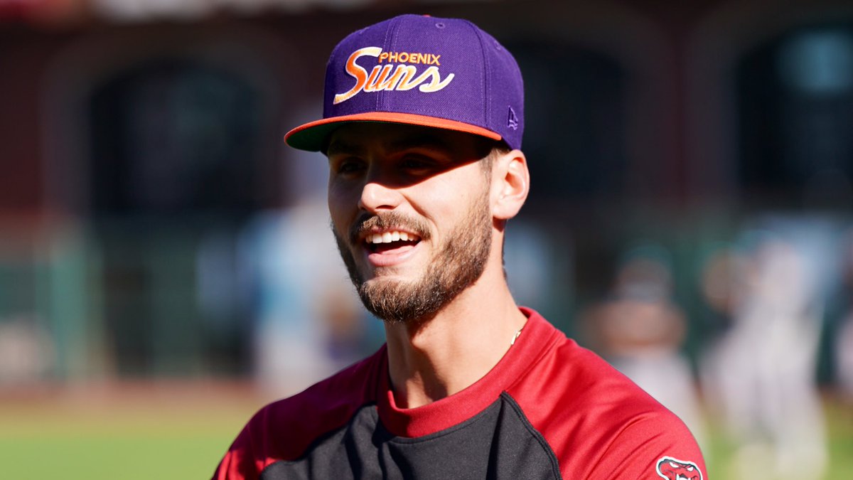 Dbacks's tweet photo. LET’S 👏 GO 👏 SUNS!

Good luck in the playoffs, @Suns!! https://t.co/sbJCQpOZA1