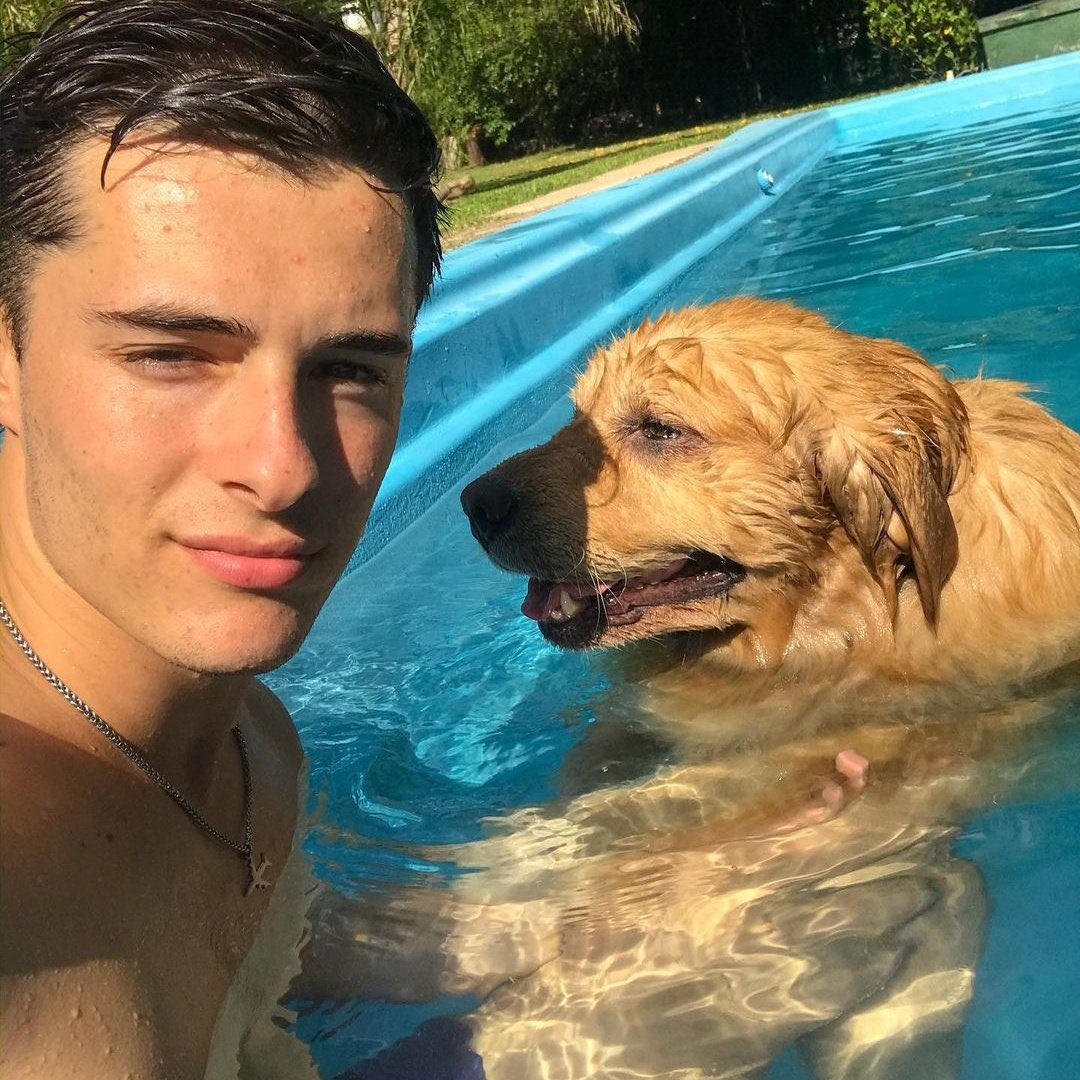 JuliBobro's tweet photo. Hoy es el cumple de @lucasmascaa 🎉Lucas, te quiero un montonazo, irradias una energía increíble, ojalá que siempre te vaya bien, feliz cumpleaños 🎂🎉
Te admiro una banda, tqm 💘
#LucasMascaBDAY https://t.co/eNJvFGWKqW