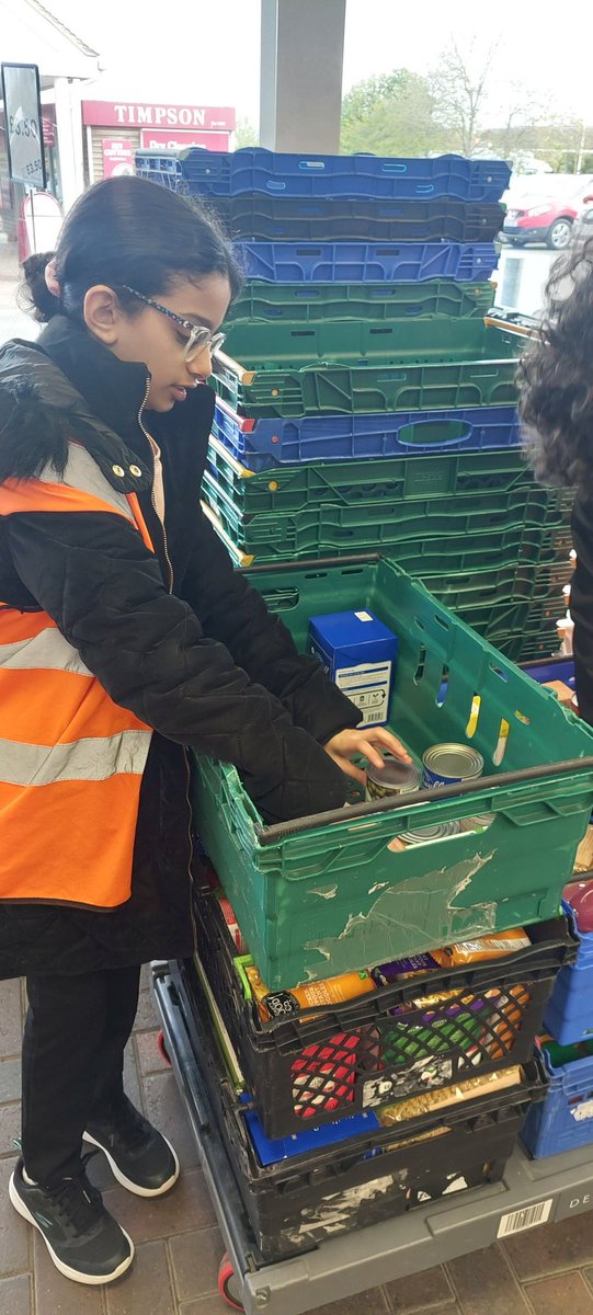 So proud of our Trust representatives who took the time to support @LutonFoodbank. Well done everyone @chantryprimary @WhitefieldLuton @SouthfieldLuton #pioneerpromise