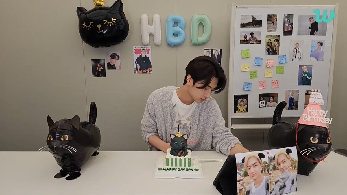 enhypenupdates's tweet photo. [EN-LIVE BIRTHDAY RECAP🌟] 240420
“Jjong’s Birthday💫”

🐈‍⬛: Hello everyone, it’s Jay~
🐈‍⬛: Finally, my birthday has come! 👏

@ENHYPEN_members @ENHYPEN #ENHYPEN #엔하이픈 https://t.co/0Yul6Alcpa
