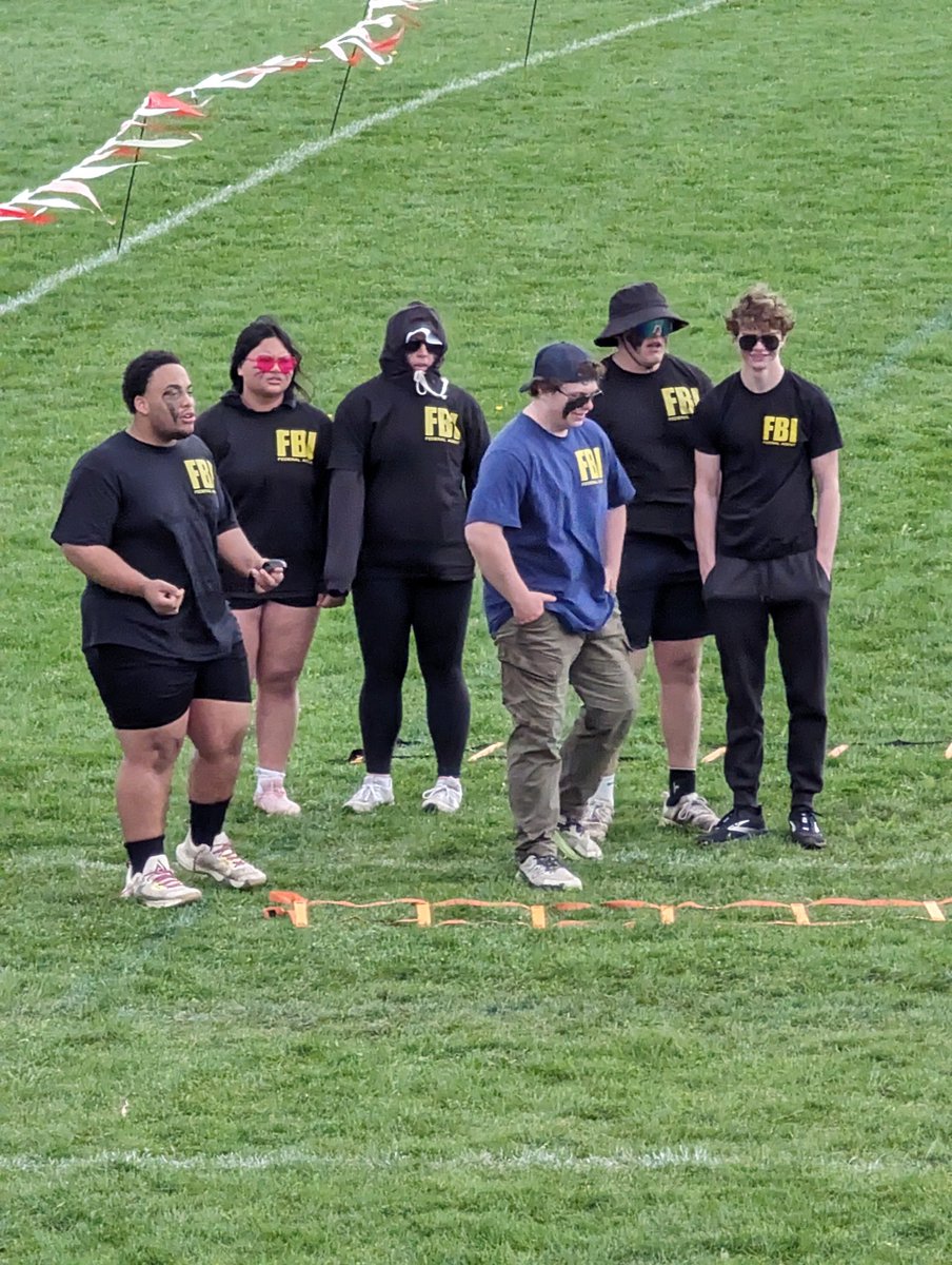 CdgaThrows's tweet photo. "The strength of the team is each individual member.  The strength of each member is the team". -Phil Jackson

What a great group of kids all finding their way through 2 hours of tough obstacles and somewhat cruddy weather...  Together.
#CATrack
#CanandaiguaProud https://t.co/XIPlKge80W