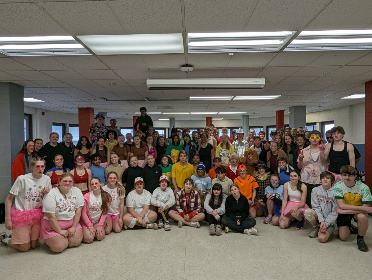 CdgaThrows's tweet photo. "The strength of the team is each individual member.  The strength of each member is the team". -Phil Jackson

What a great group of kids all finding their way through 2 hours of tough obstacles and somewhat cruddy weather...  Together.
#CATrack
#CanandaiguaProud https://t.co/XIPlKge80W