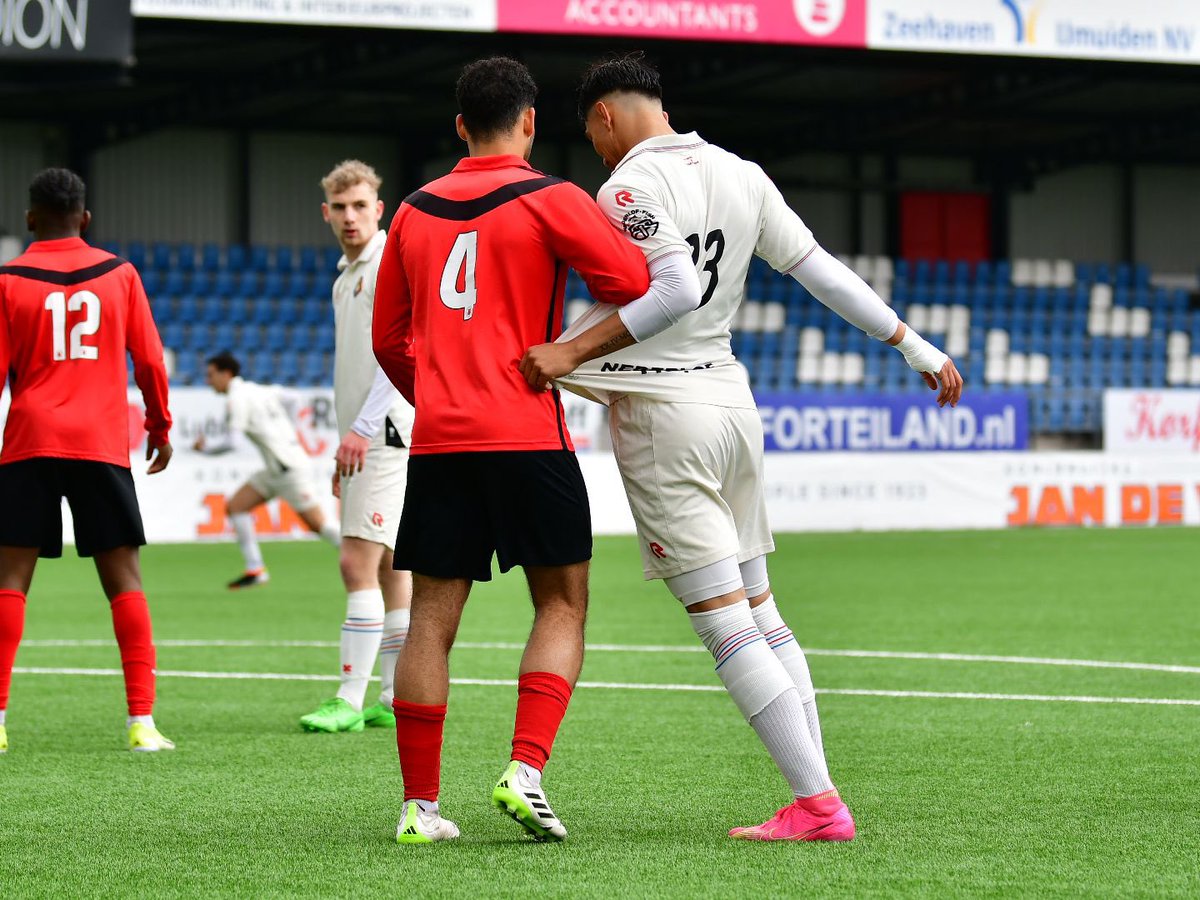 Jong Telstar (vrouwen) verzekerde zich vandaag voor eigen publiek van promotie naar de Eerste Divisie A door een 3-1 zege op Jong Excelsior. Jongens Onder 21 leed in het 711 Stadion een nederlaag tegen AFC. Zeges voor de jongens van O18 en O16.

#WitteLeeuwen | #WitteLeeuwinnen