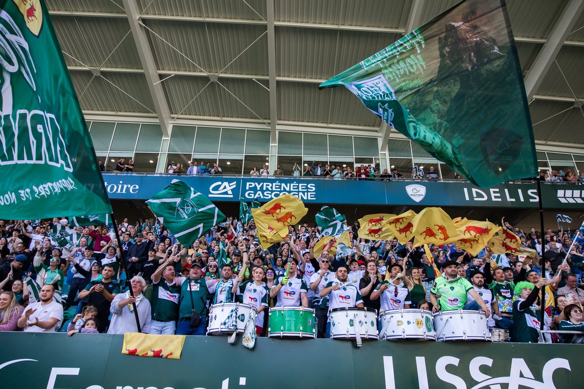 SectionPaloise's tweet photo. 🔥 Quelle ambiance au Hameau aujourd'hui ! Plus de 13 000 supporters pour soutenir nos Béarnais !

🙏 Merci à tous ! La saison n'est pas finie : il reste 2 matchs à domicile !

#SPMHR #TOP14 #HonhaSection https://t.co/qt7e0P3chi