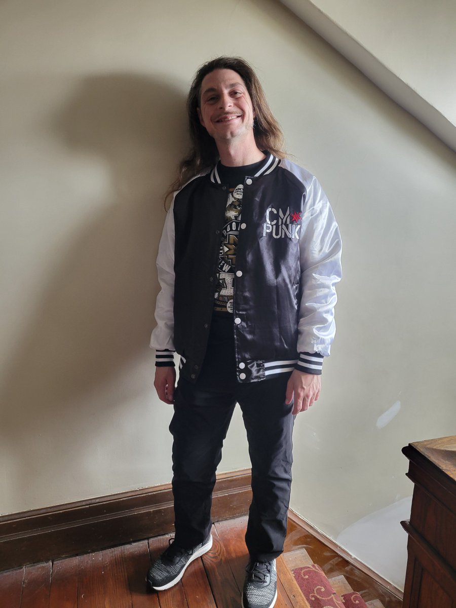 MedicineSpoonNY's tweet image. When your friend goes to Wrestlemania..... is kind enough to think of you and get you a very thoughtful gift

....but it's a Jacket of CM Punk who you DESPISE 
...yet you see them often enough that you have to wear it now and again

#GodHasASenseOfHumor
#FuckCMPunk
#PHIL