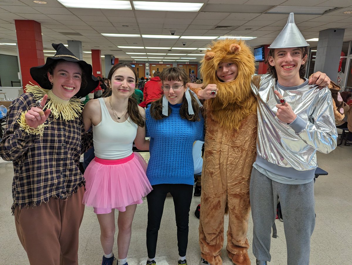 CdgaThrows's tweet photo. Who wouldn't want to take home a massive championship ring!?  The team of Wizards of Oz really dressed to impress and were voted Best Team by the peers and coaches!  Way to go!  
#DirtyDozen
#CATrack
#CanandaiguaProud https://t.co/G32BVUpXTC