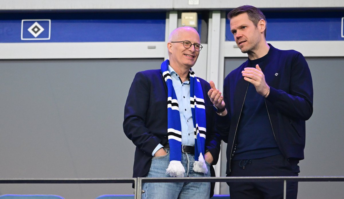 Herzlich willkommen im #Volksparkstadion: Peter Tschentscher, Erster Bürgermeister von Hamburg, und Daniel Günther, Ministerpräsident des Landes Schleswig-Holstein, sind heute bei uns zu Gast. 🫱🏼‍🫲🏽🔷 #nurderHSV #HSVKSV