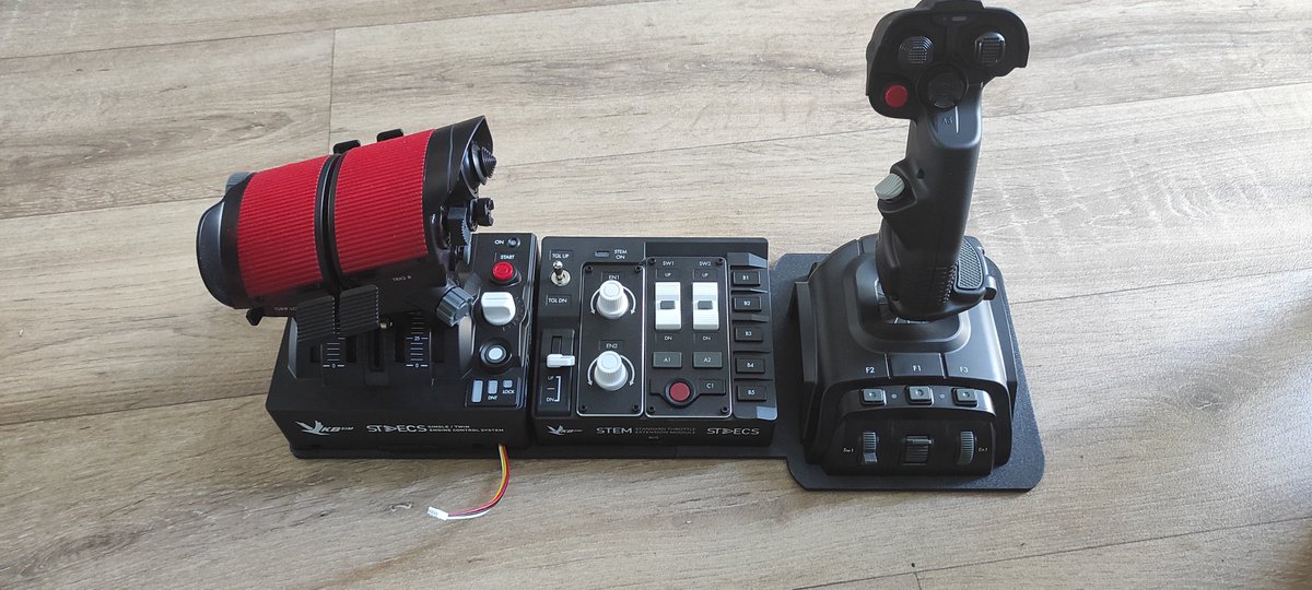 VKBsim's tweet image. VKB rep - Sorry, can&apos;t attach any modules on the side of STECS.
Desupero0000 - Hold my ruler.