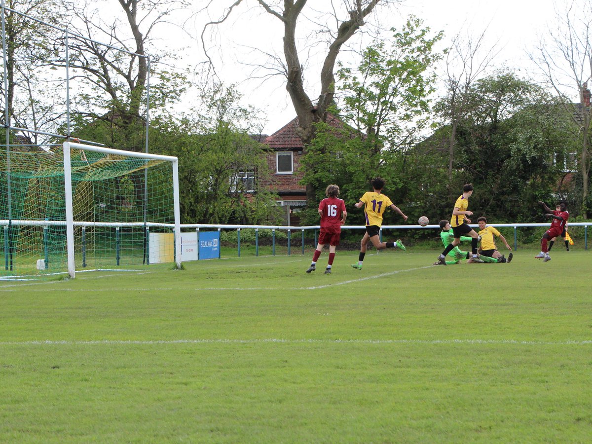 CheadleNomads's tweet photo. Menasseh Tenadu puts the icing on the cake for the reserves this afternoon with the 4th goal #WeAreNomads https://t.co/n53gV9qBRv