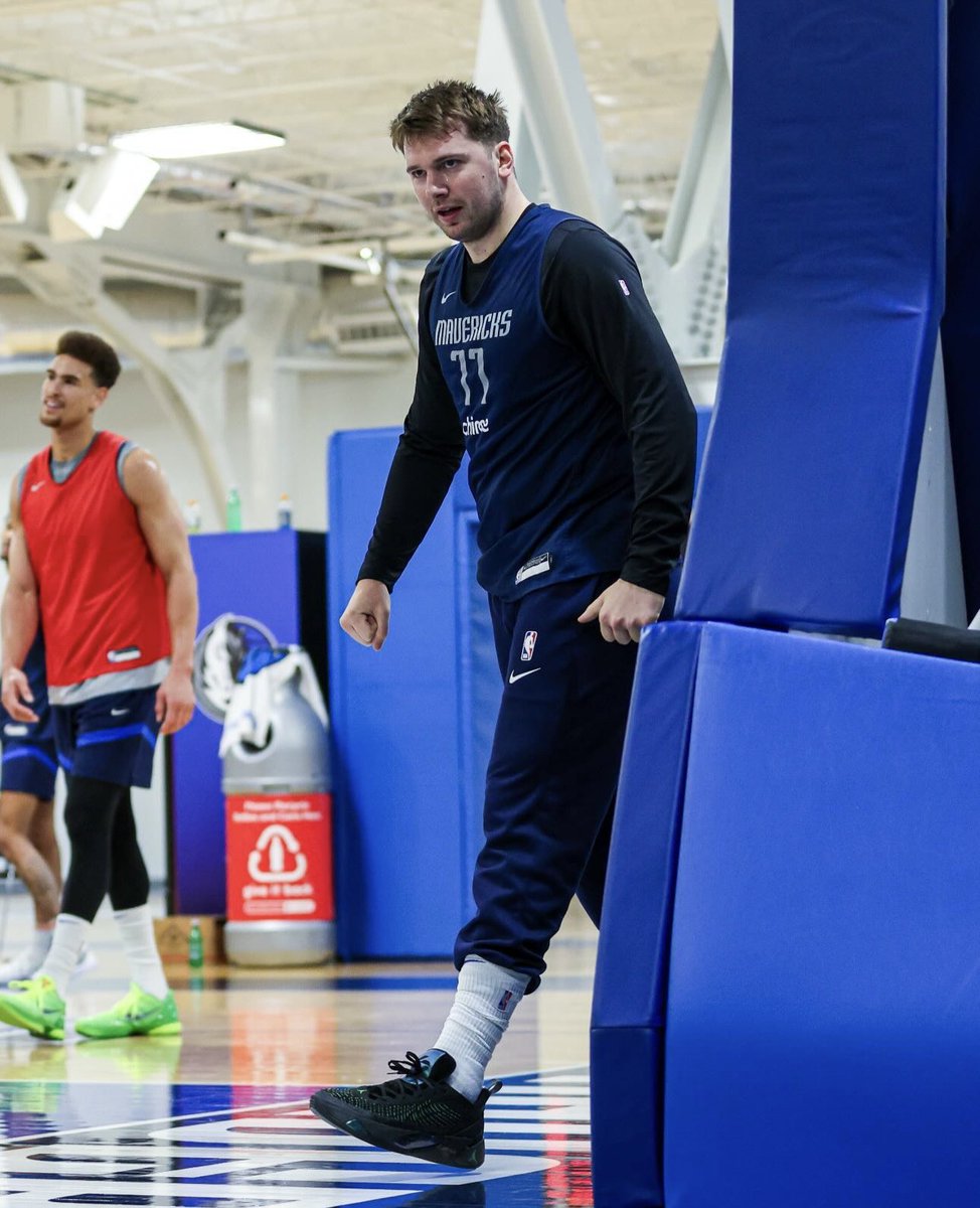 Nuestro #77 está más que listo para otra batallas de playoffs contra los Clippers. 😤🏀 #MFFL