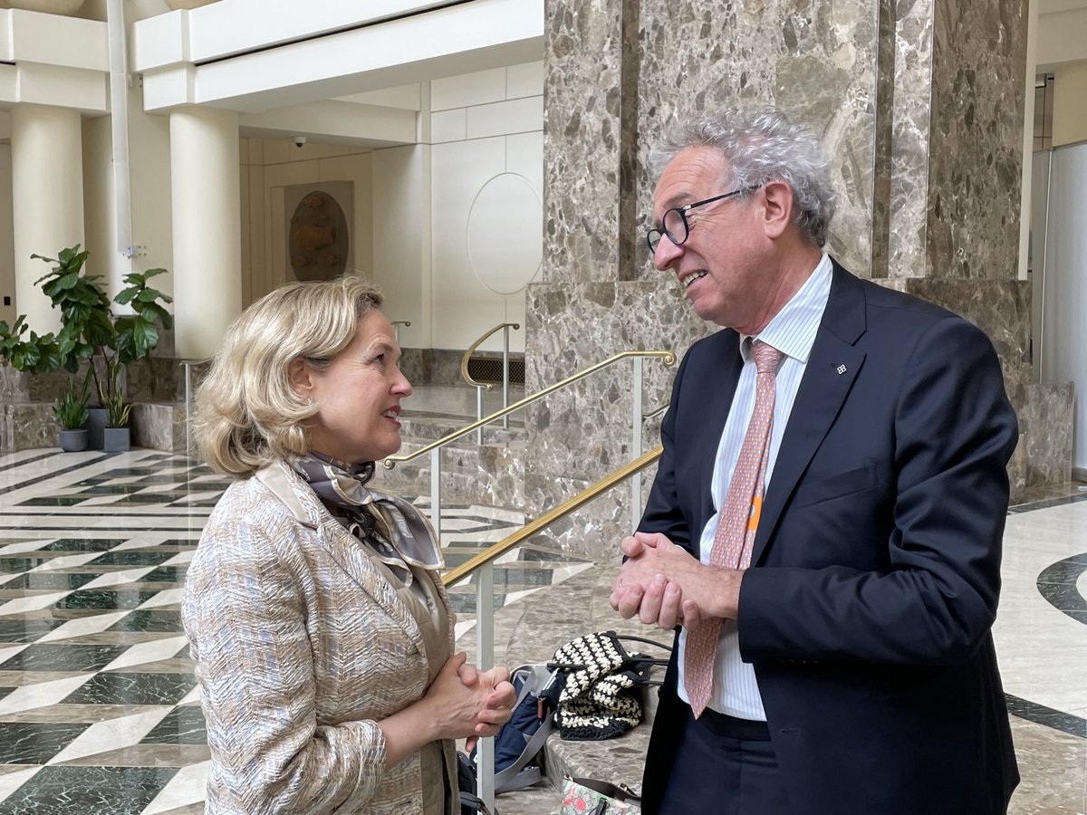 Nice to encounter ⁦@NadiaCalvino⁩ the new President of ⁦@EIB⁩ in the margins of #IMFmeetings in Washington . The role of multilateral development banks is more precious than ever in a world prone to shocks and geopolitical tensions . PG ⁦@ESM_Press⁩