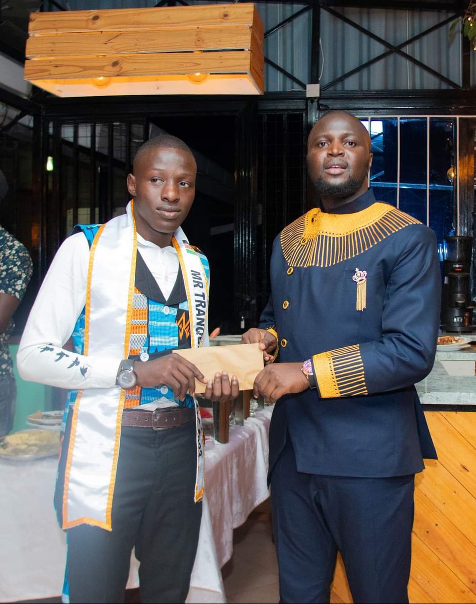 Mr Tranquility Kenya Cyril receive cash awards from our Executive Director Paul Victor during a gala dinner held in honour of different winners of our past pageantry competition held in Nairobi.
#UhuruKenyatta
#RailaOdinga
#FrancisOgolla