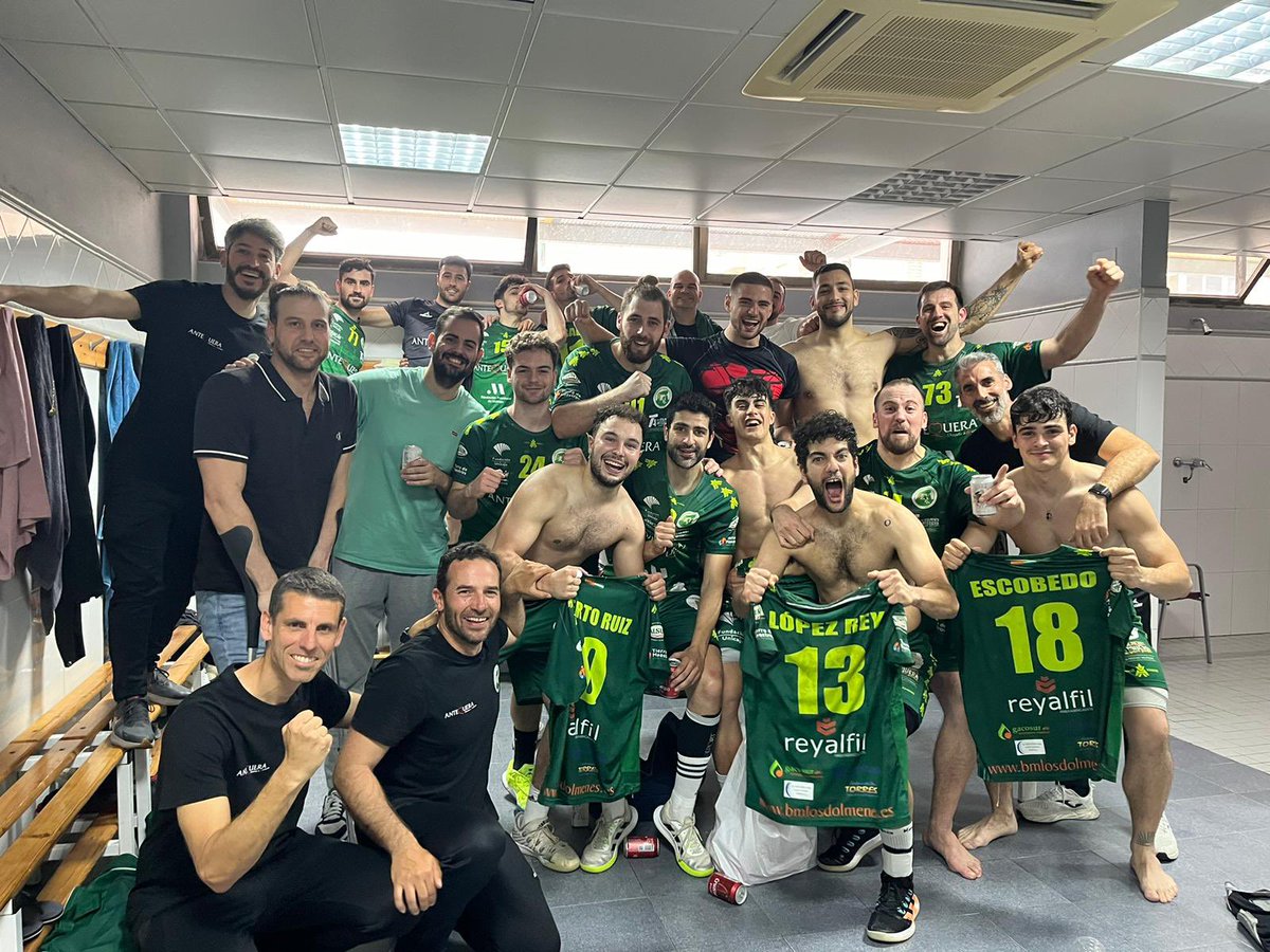 ¿Y si… lo hacemos? 😎🫶🏼

Victoria 37 a 26 contra Burgos gracias a un tremendo partido de todo el equipo.

#MuchoVerde 💚 #EsteVerdeContagia #SomosDeBalonmano