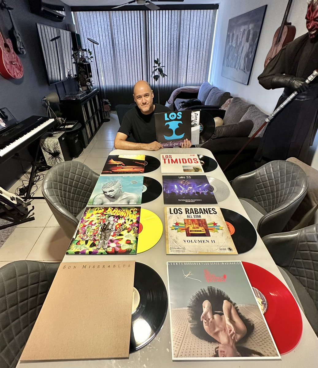 Hoy es el #RecordStoreDay y quiero aprovechar para agradecer a todos los grandes amigos propietarios de tiendas de discos físicas y virtuales que han distribuido los álbumes en vinilo que he tenido el privilegio de producir y/o co-producir a la fecha🤘 #FabroFacts