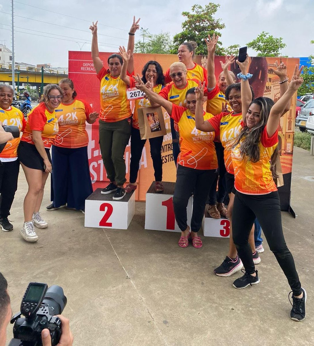 SecDeporteCali's tweet photo. Los caleños ya han reclamado su kit para la 4.2K Histórica, una carrera que recorrerá el centro histórico de nuestra ciudad. 

Te esperamos en el Coliseo de Sóftbol hasta las 5:00 p.m. 🔝🔥 

#JuegoLimpio #RecuperemosCali https://t.co/aE2Bp5JndR