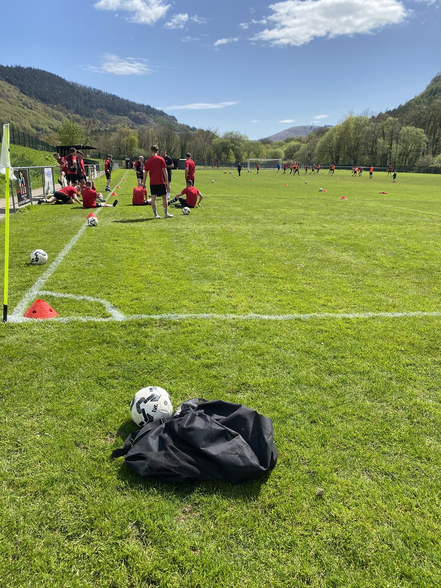 ⚽️⚽️⚽️

Todays Result:

1st Team 3-3 @CaldicotTownAFC 

Scorers:
@daigriffiths21 
@IsaacRichards79 
@camotomo8 

An injury time equaliser saves a valuable point for us after being 2 up in the first half…

We travel to Bush Park on Tuesday
630pm Ko
See you there 👊🏽

#AUFC

🖤🤍