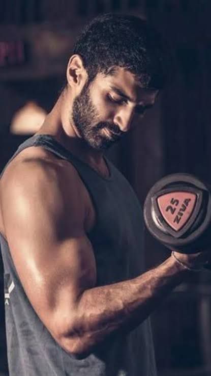 page_3bollywood's tweet photo. Aditya Roy Kapur - Aditya Roy Kapur captures the essence of summer, giving you that effortlessly chic vibe perfect for sunny days on the beach. 
#adityaroykapur https://t.co/EGmxCMVrZJ