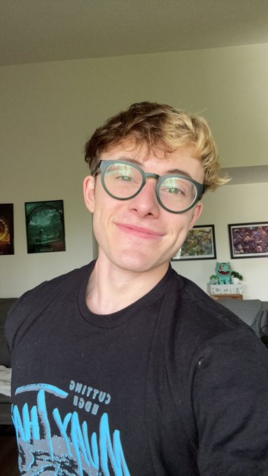 Streaming on https://t.co/CY2lLuS4zM soon :) https://t.co/3tlqoJa4in