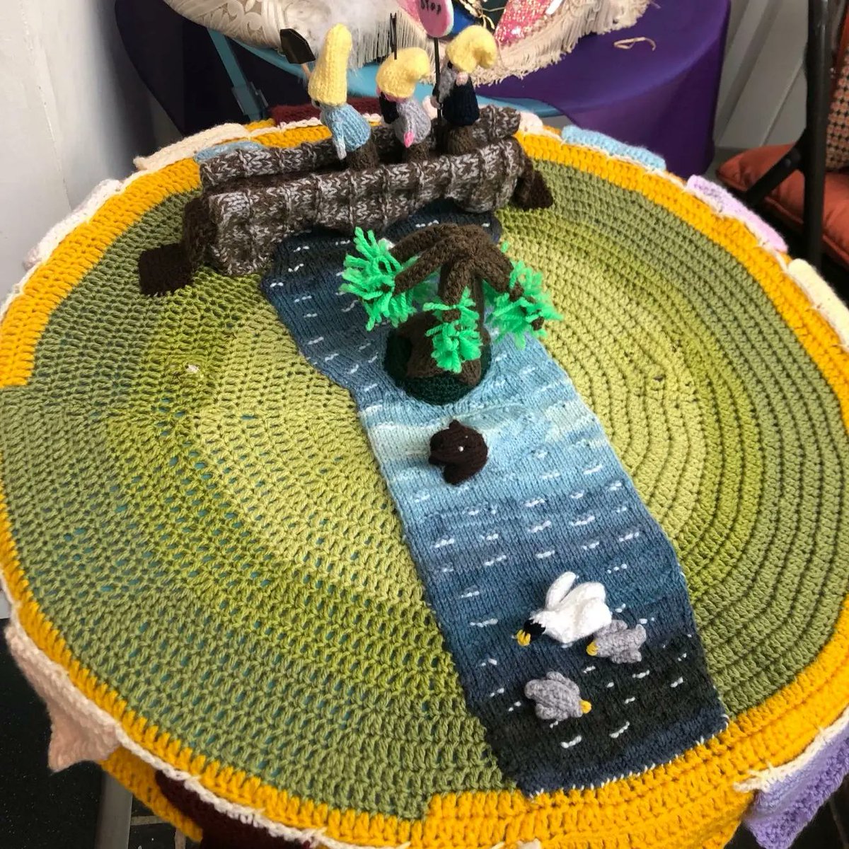 Loving the new postbox topper made by Liz in our In Stitches group, featuring Clopton Bridge and its recent repairs. A great yarn told in wool! In Stitches runs every Thursday 11am-12pm at the Escape Arts & Heritage Centre. @WestonFdn @ace_national @OurTownTrust