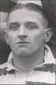 Remember ex-#mufc forward, Andrew Mitchell, born today in 1907. Andrew moved to OT in 1932 for £600 from Darlington. He only played 1 game. He was then put on the transfer list & moved to fellow 2nd Division side, Hull City, in 1933. Andrew passed away in 1971, aged 64. RIP.