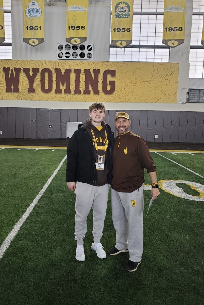 Had a great visit this weekend at @wyo_football. Thanks to @the_BBoyd, @Coach_SBMoore, and @JaySawvel for having me back out! @EDGYTIM @JoshBostick8 @TomLoy247 @CoachChris_Roll @AllenTrieu @TNTignite @PHS_Football