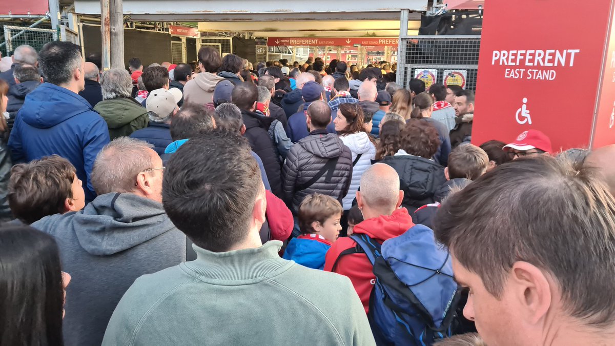 Entrada col·lapsada a Montilivi. Què passa @GironaFC?