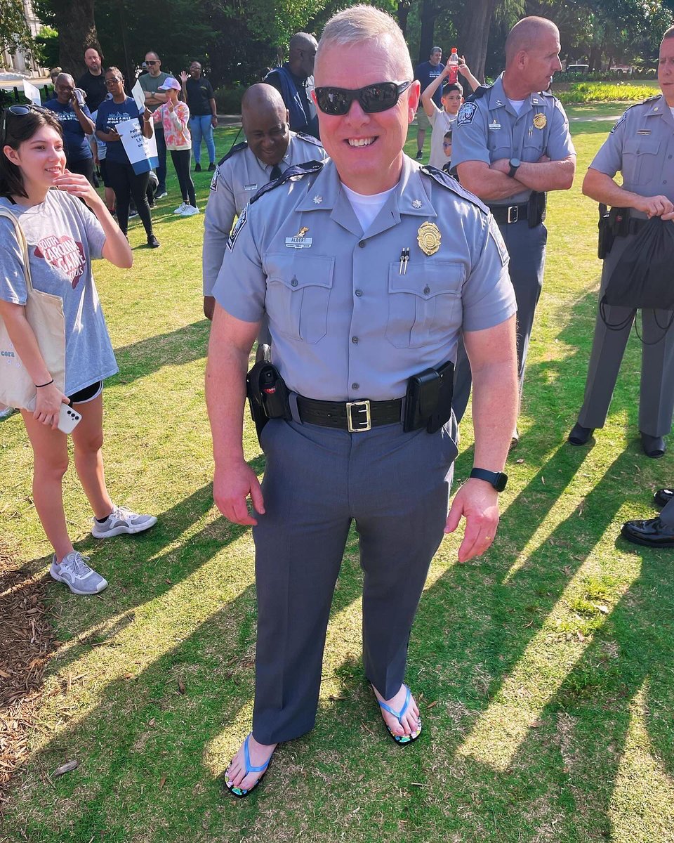 A few photos and video from the the Walk a Mile in Our Shoes event this morning at the State House. Walk a Mile in Our Shoes is a fundraising event where @pathways_sc_ and community members join together to spread awareness to end sexual violence. @RCSD @CaycePD @ColumbiaPDSC