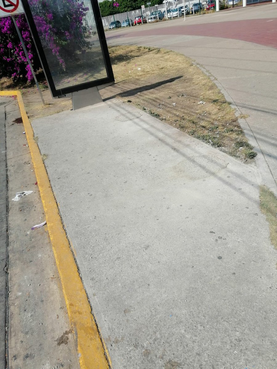movilidad_leon's tweet photo. @elKafkarrabias @genarot86 @atencionaleon @fabiosan25 En atención a su reporte le informamos que, la estructura metálica del paradero fue retirada debido a que está inhabilitada, porque en la zona aledaña a la terminal de San Jerónimo, no hay paradas oficiales del SIT. https://t.co/UJFSyftYFn