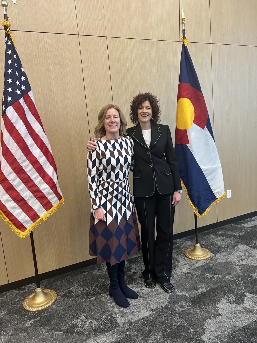 Waiting for ⁦@FLOTUS⁩ to arrive at ⁦@CUAnschutz⁩ to hear about the ⁦@LudemanCenter⁩ #WomensHealthResearch today! So honored and excited to stand with colleague ⁦@NeillEppersonMD⁩ to discuss the importance of #WomensMentalHealth