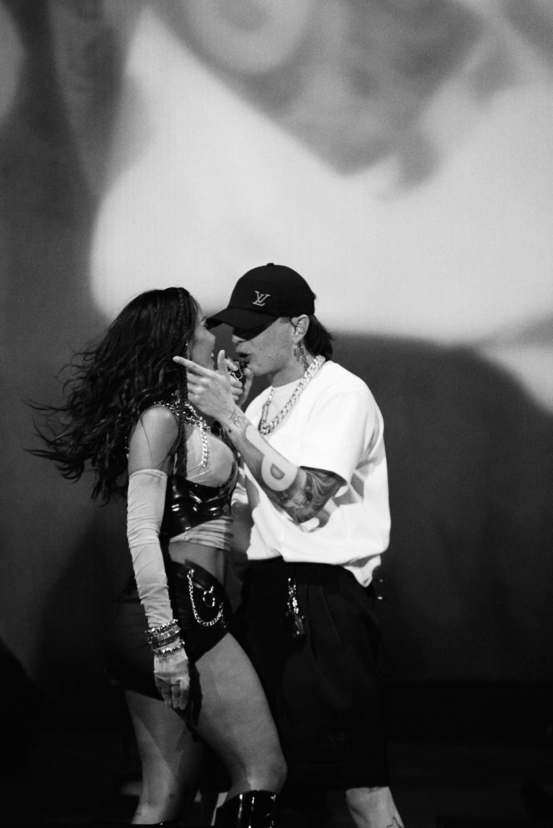 Anitta's tweet photo. 🥷🏻 🖤 only great energy involved https://t.co/0uAWUFN8WE