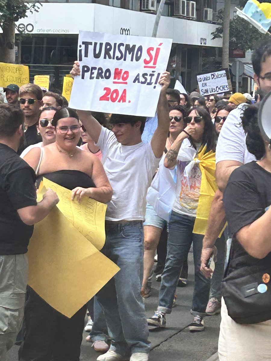 ChemaBlancoL's tweet photo. Lo de la turismofobia es un invento propagado por los interesados en enlodazar el #20A aprovechando un hecho puntual. Y que siguen en ello aunque sea burdo  

Hoy ha quedado muy claro que no es contra el turismo. Es contra la gestión que se hace de él #CanariasTieneUnLimite https://t.co/gCpbQcLCGq