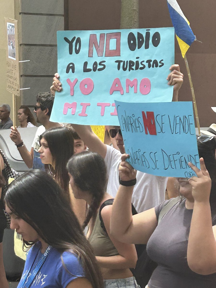 ChemaBlancoL's tweet photo. Lo de la turismofobia es un invento propagado por los interesados en enlodazar el #20A aprovechando un hecho puntual. Y que siguen en ello aunque sea burdo  

Hoy ha quedado muy claro que no es contra el turismo. Es contra la gestión que se hace de él #CanariasTieneUnLimite https://t.co/gCpbQcLCGq