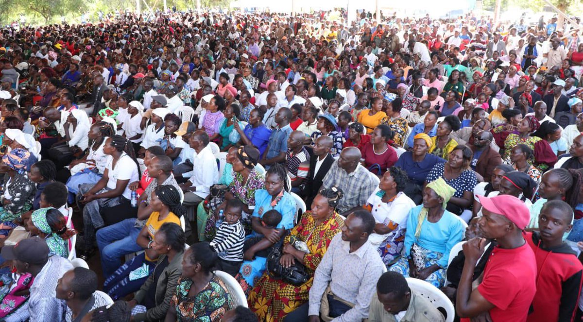 ItsMwangiWaIria's tweet photo. Together with fellow Azimio Leaders @EugeneWamalwa, @GovWOparanya and @HonKioni, I today joined our brother @skmusyoka for the 20th memorial of Hon. Mulu Mutisya at the family compound in 
Mwala Sub County, Muthetheni, Itithini, Machakos County. https://t.co/GLa7EhJOyj