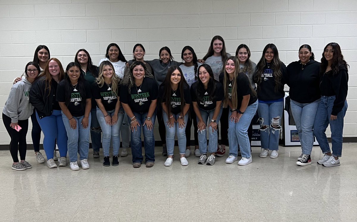 The weather didn’t stop us from celebrating our sophomores today!💙💚 We will miss you ladies, thank you for everything you have done for this program! Good luck to all of you and your future endeavors! 🤠