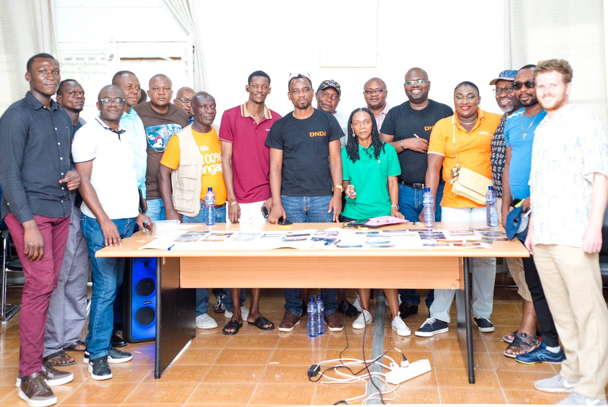 cbulanga's tweet photo. Enrichissante session aujourd’hui sur la fresque du climat au bureau @DNDi DRC Merci à @archippemuz et Archippe Irenge pour leur animation inspirante. Ensemble, engageons-nous pour un avenir durable! 🌍 #climat #sensibilisation,#changementclimatique , https://t.co/OiR0x0ecWg