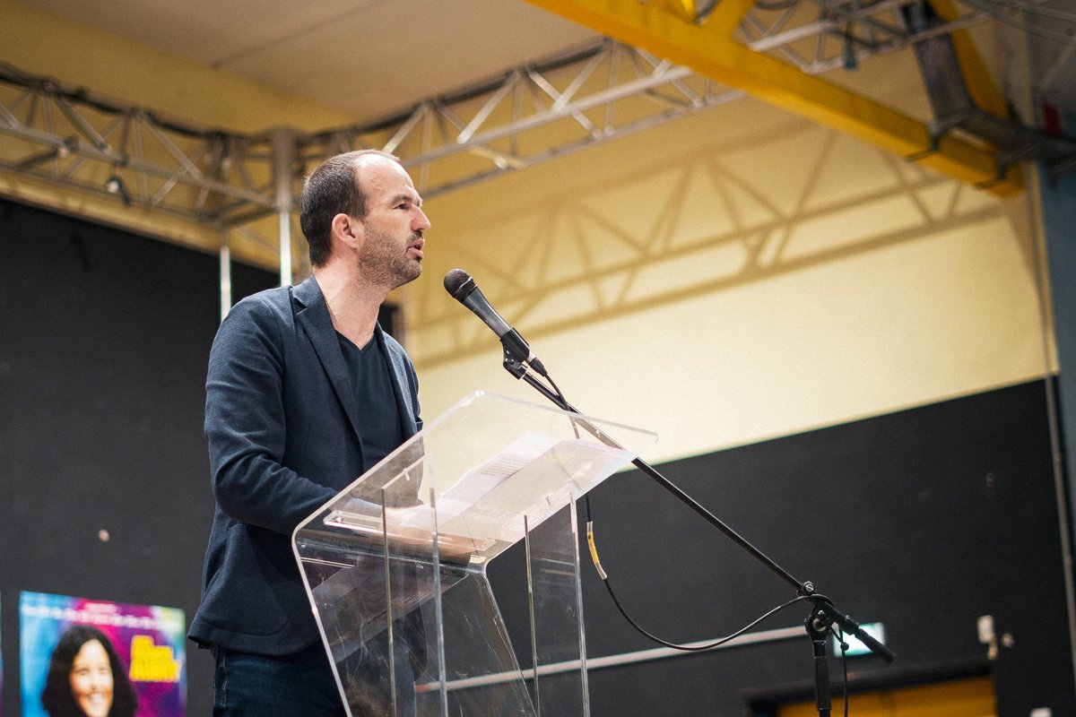 Nous sommes plus de 300 personnes ce soir à Arles pour notre réunion publique avec @RimaHas et @sebastiendelogu ! Ici est la force de tout changer le 9 juin 🔥