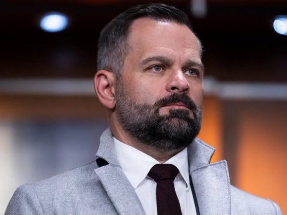 IanJaeger29's tweet image. 🚨BREAKING: Rep. Cory Mills releases a statement after the House of Representatives voted to send $61 Billion to Ukraine. 

Cory Mills writes, 

No flag except the American Flag 🇺🇸 should ever be flown or brought into the U.S. Congress chamber. 

I wish those who waved flags of…