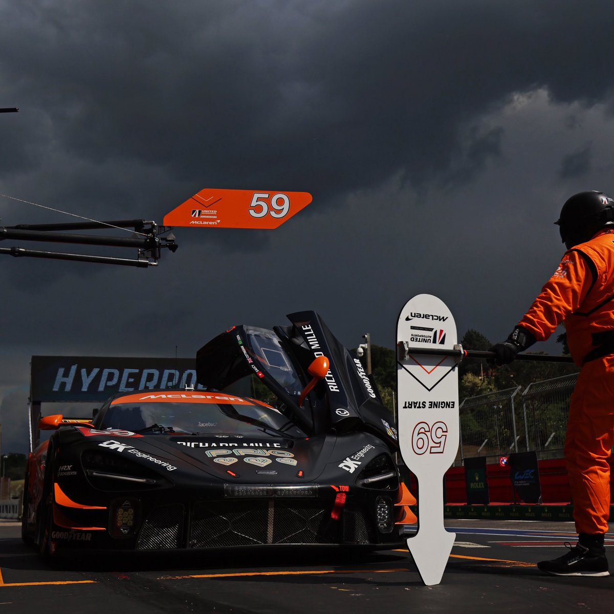 Quali at the start vs Quali at the end 😯⚡️ #McLarenUnited #WEC #6HImola