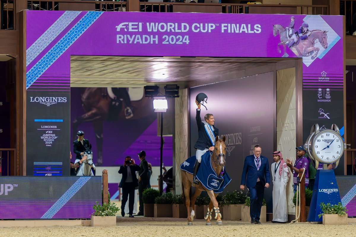 FEI_Global's tweet photo. King by name, Kings by nature!🏆

There was no stopping Henrik von Eckermann &amp; King Edward this evening at the @Longines #FEIJumpingWorldCup Final as the duo backed up their 2023 title in spectacular style!👑

👉 https://t.co/6l1u9sgDt7

📸©FEI/Ben Clark

 #TimeToBeat @LonginesEq https://t.co/VOSiMdSe1Z