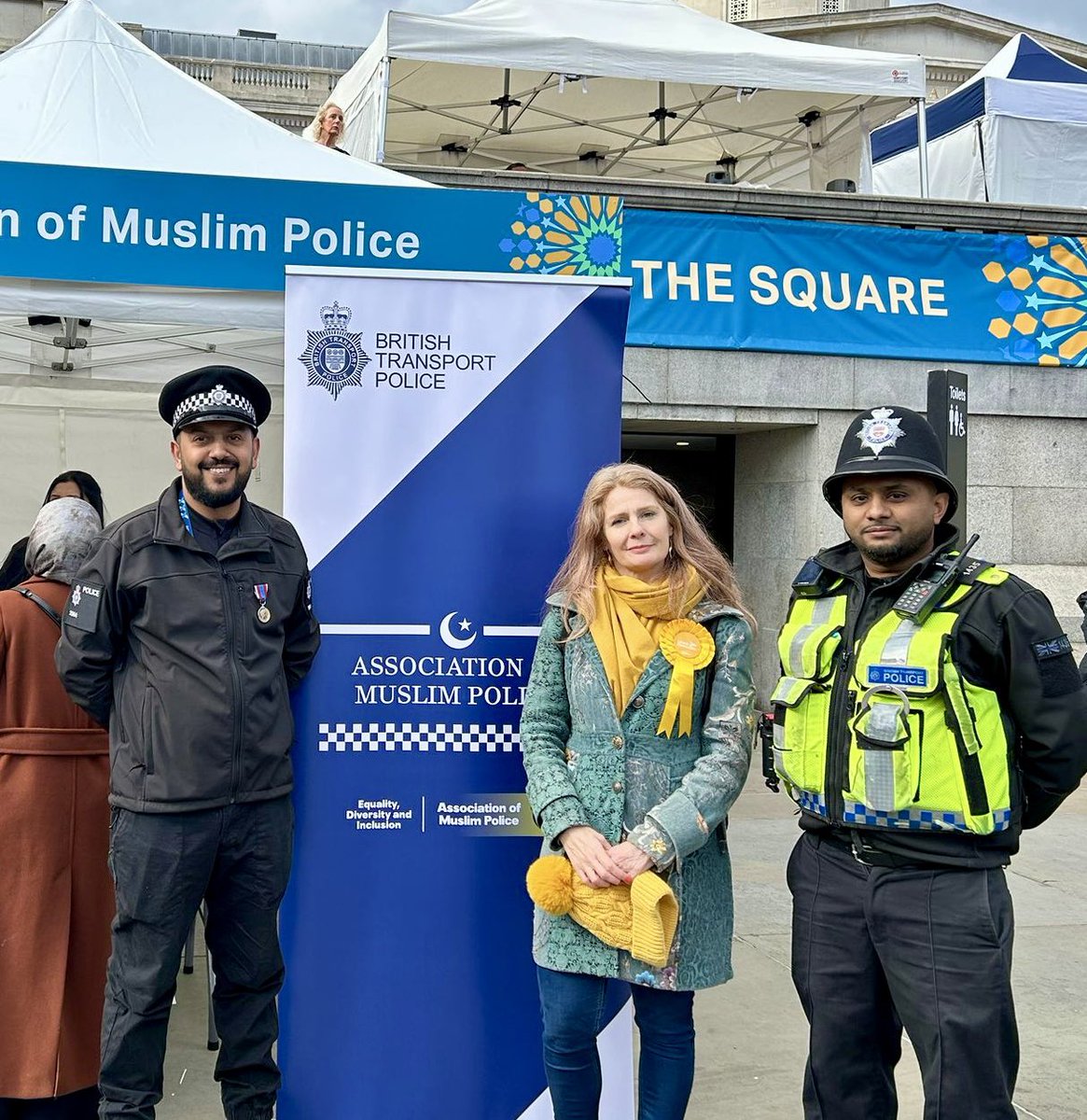 RachelBentleyNB's tweet photo. Great to visit #EidInTheSquare
Fantastic music, delicious food and a superb, welcoming atmosphere 😊
I particularly appreciated meeting representatives from the @BTP Association of Muslim Police Officers, and understanding their objectives. https://t.co/TWvD5e3MI5