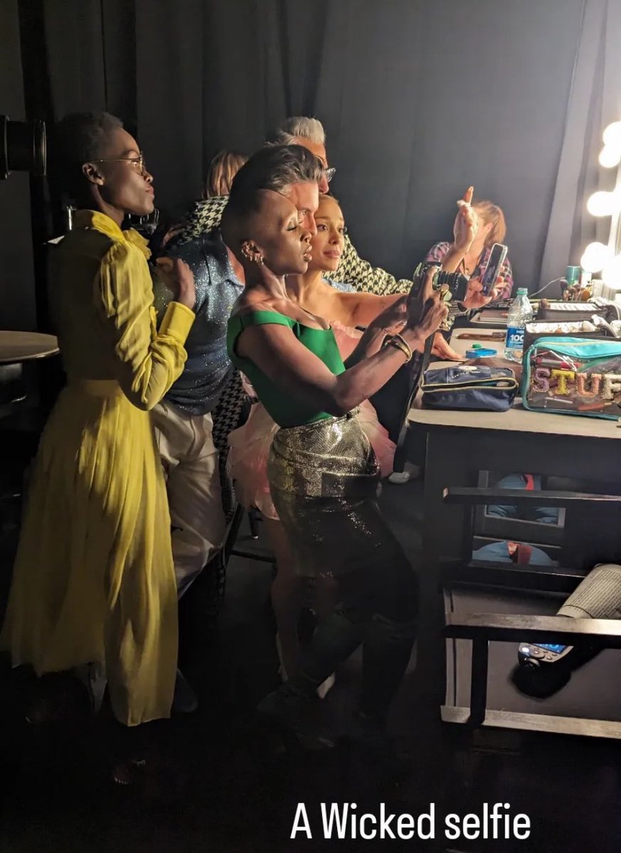 Jonny, the Wicked cast and Lupita Nyong’o backstage during CinemaCon!!

📸: lupitanyongo 

#jonathanbailey