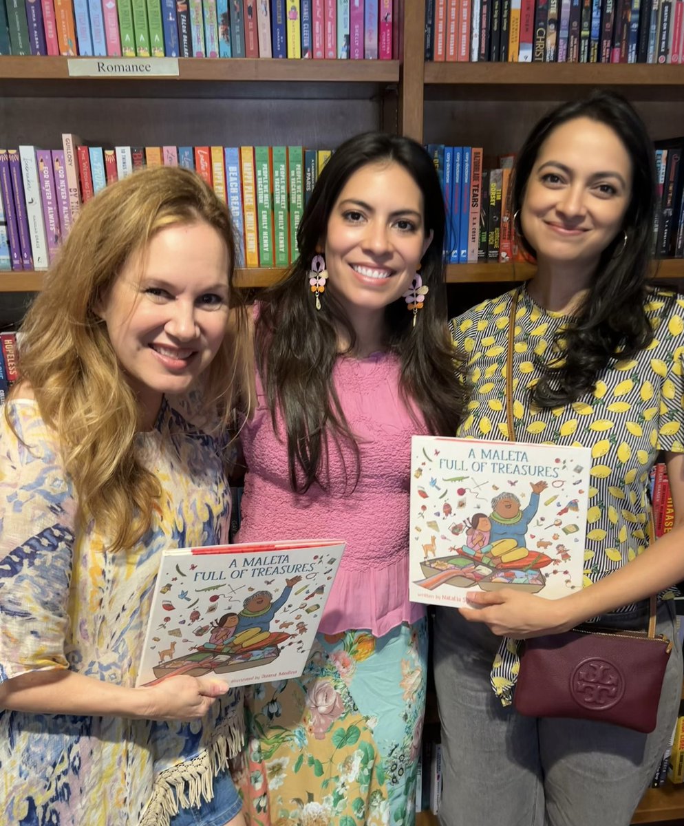 Another Saturday, another book launch @BooksandBooks. 📚 Today I’m celebrating my talented friend @NataliaSylv and the launch of her wonderful picture book, A MALETA FULL OF TREASURES. A treasure of a story! ✨#childrensbooks