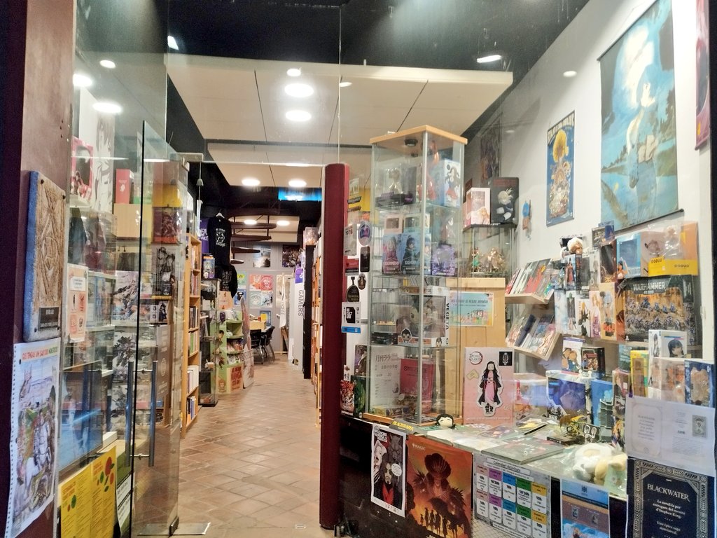 Avui hem tingut el 1r League Challenge a <a href="/kritik_vic/">Llibreria Kritik</a> !!! 4 jugadors, però una passa més per a fer una gran comunitat! #playpokemon