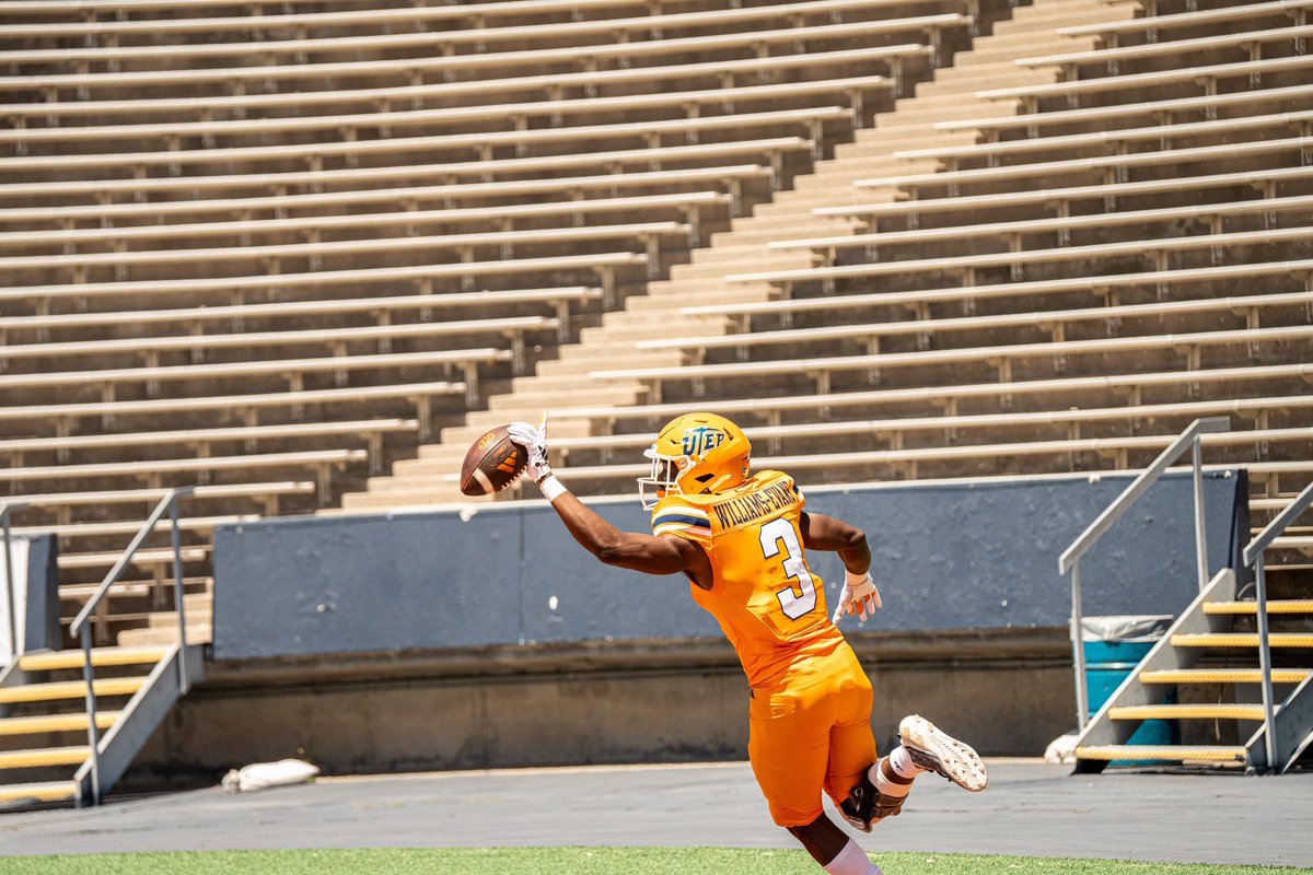 Wrapping up with a final score of 39-35 with Team Senter taking home the W! Miner fans, thanks for bringing the hype! See you back here in the fall for more action-packed games! 🏈 #WinTheWest | #picksup