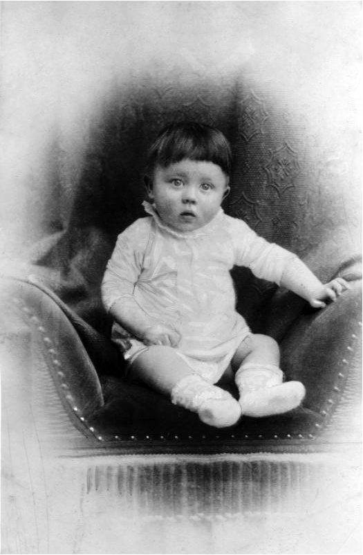 20 April, 1889 | Adolf #Hitler is born in the border town of Braunau am Inn, #Austria. The second of six children of Alois Hitler & Klara Pölzl. Only him & his sister Paula will survive the childhood. Looking at perpetrators is hard but it's a necessary warning to us all.