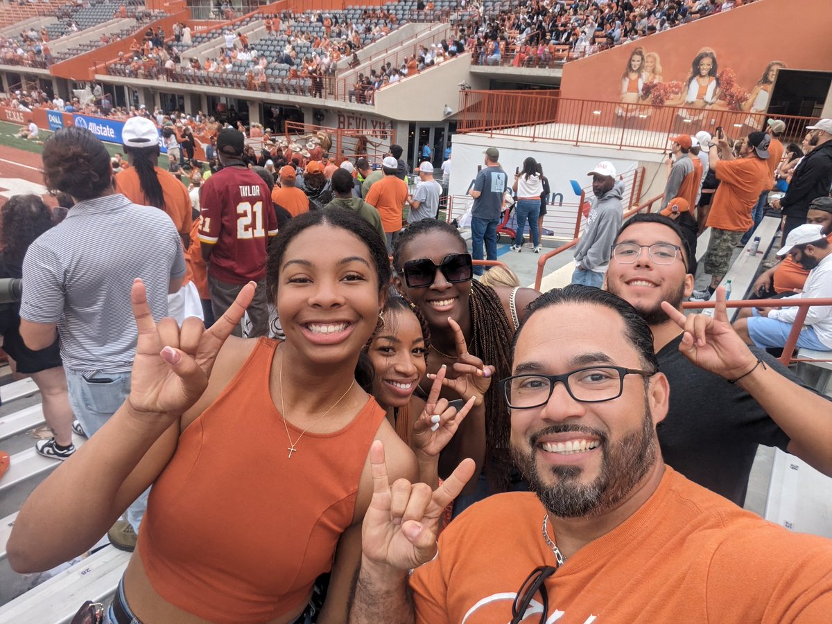 Sat next to some CHAMPS @TexasVolleyball at the Orange and White game today!
#volleyball #nationalchamps #HookEm