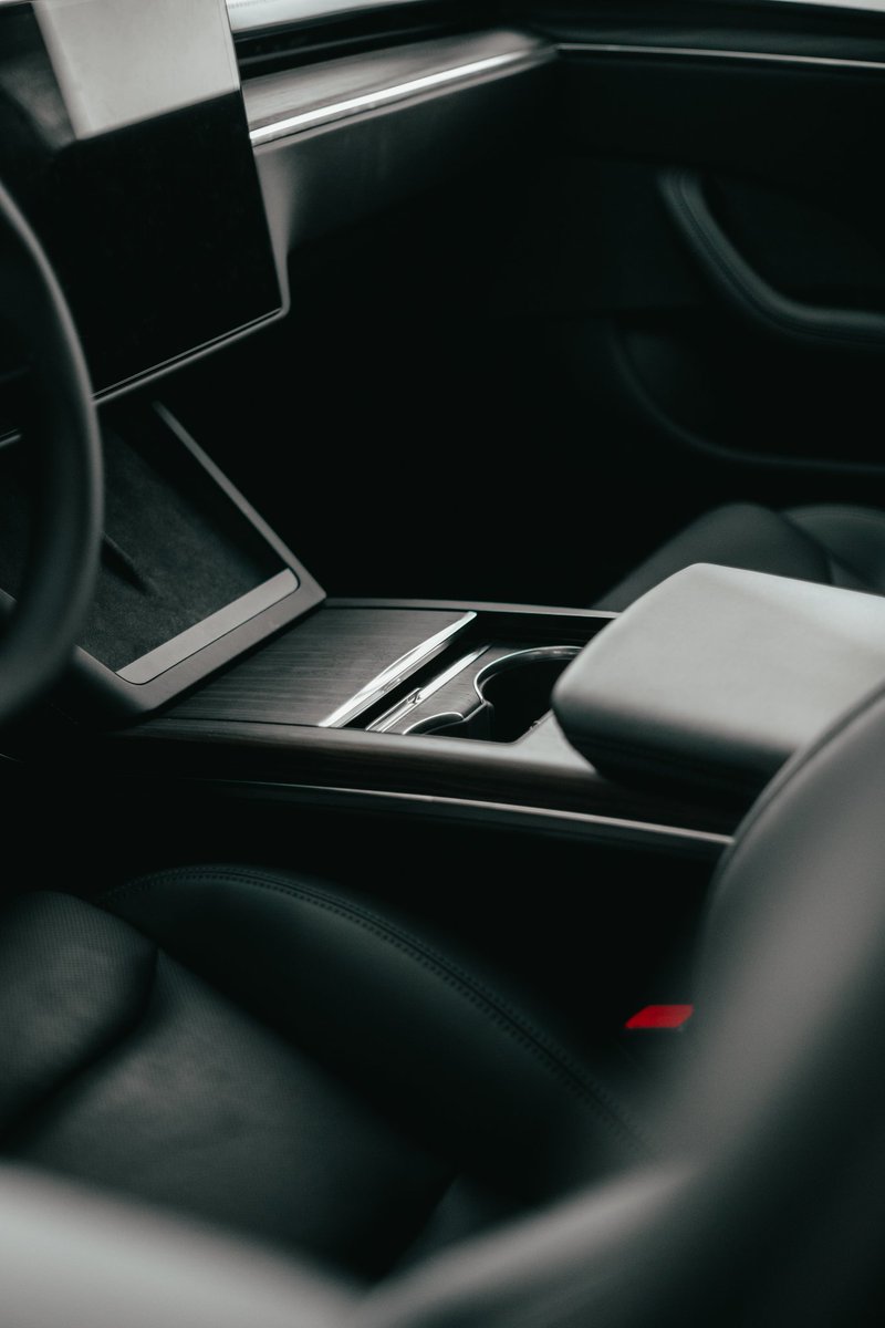 madebyLuPe's tweet photo. Yes @Tesla, I can start on Monday 
@elonmusk #Tesla #ModelY https://t.co/Rr5ZS3jmRs