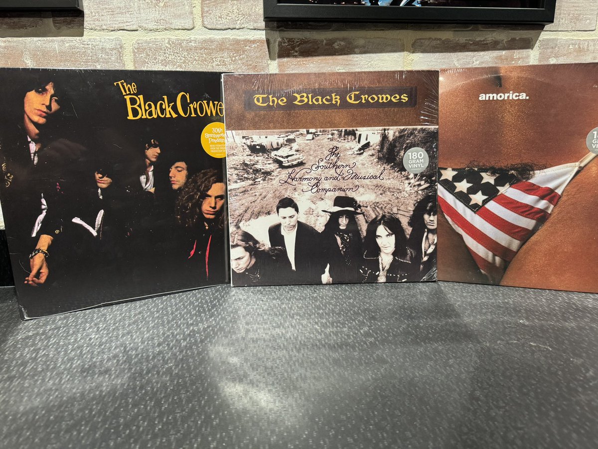 Well #RecordStoreDay2024 sucked in my city (stores never received much at all) so kept the @theblackcrowes vinyl updating going 🤘😎🤘